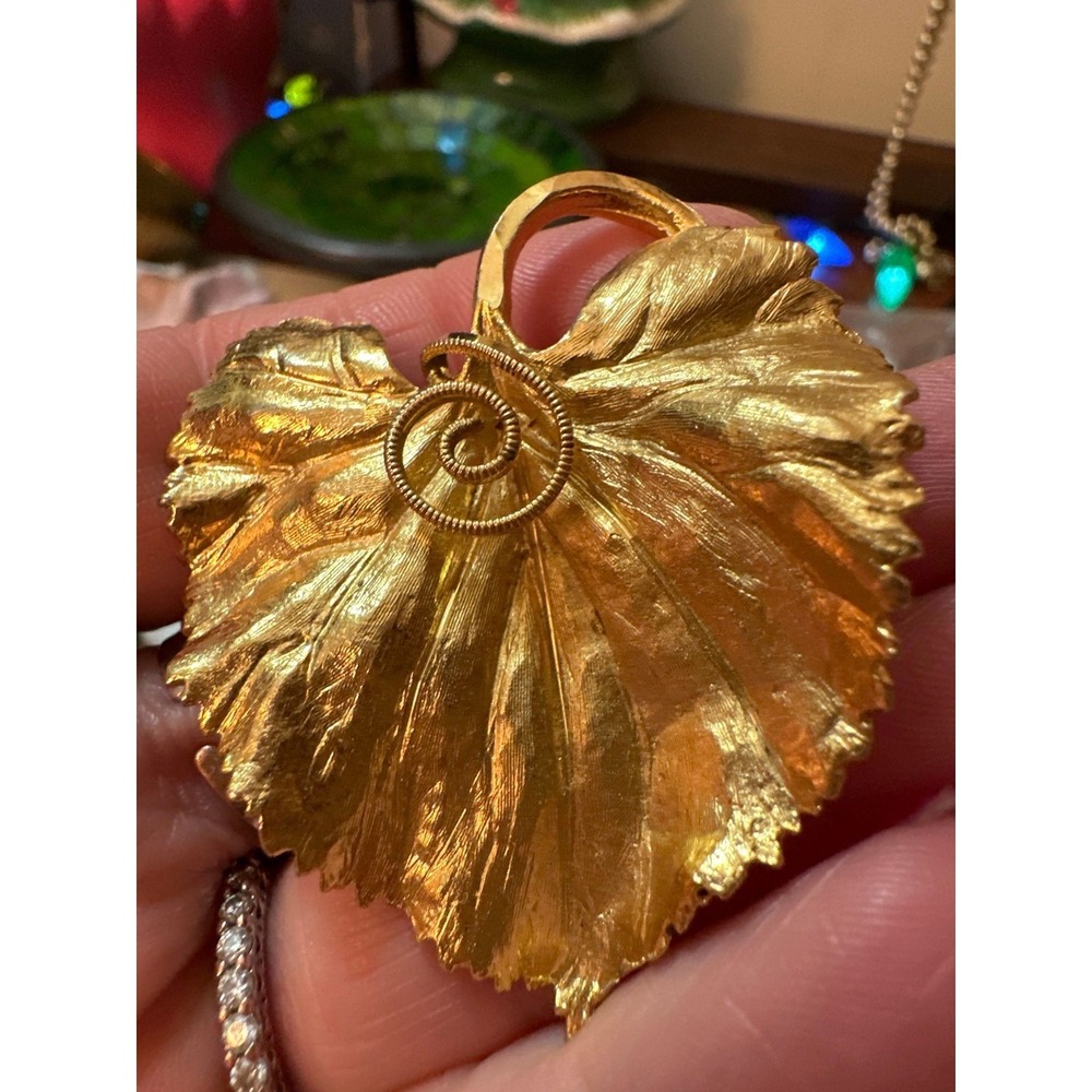 ✨ Vintage BSK Gold Tone Leaf Brooch – Signed © B.S.K. –